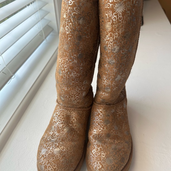 SWEET UGG TALL BOOTS MONOGRAMMED SZ8 EUC - Picture 4 of 7